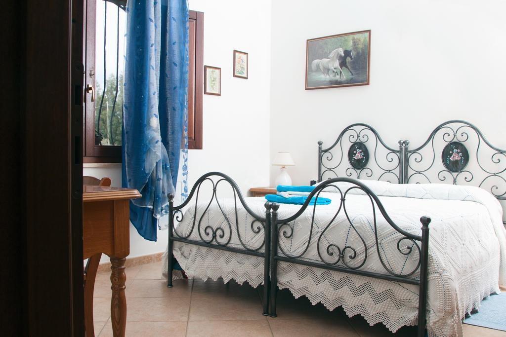 Il Vecchioliveto Di Ornella Bed & Breakfast Marrubiu Room photo