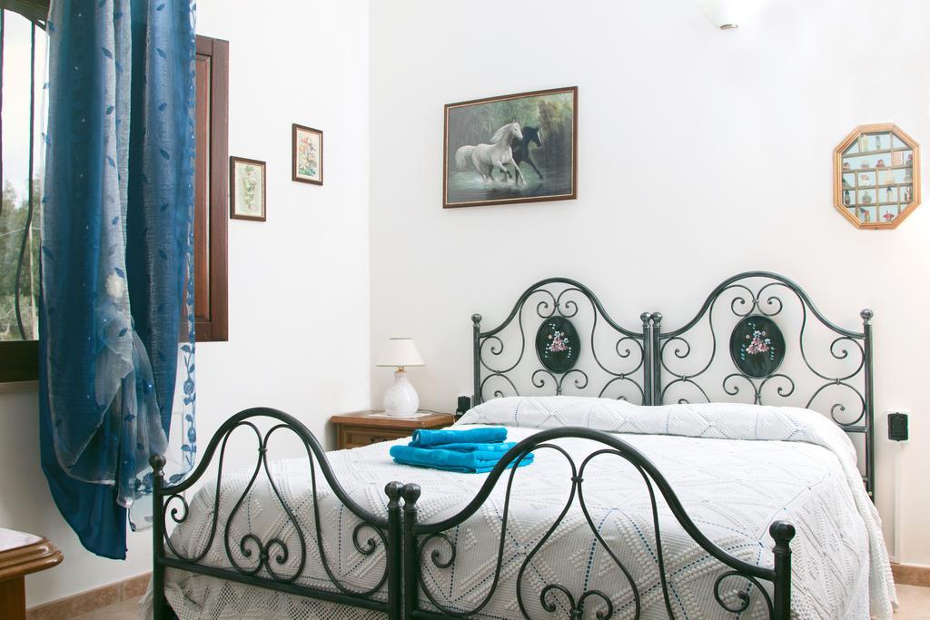 Il Vecchioliveto Di Ornella Bed & Breakfast Marrubiu Room photo